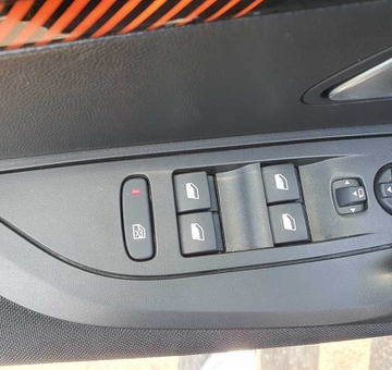 Peugeot 2008 1.2 PureTech Active Pack S&S 100PK met GPS (2021)