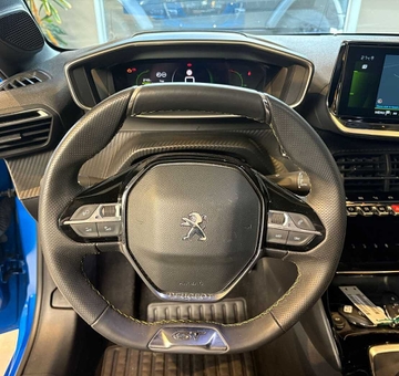 Peugeot 208 1.2i GT *NAV+CAM+SENS* (2022)