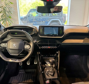 Peugeot 208 1.2i GT *NAV+CAM+SENS* (2022)