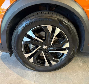 Peugeot E-2008 50 kWh Allure (2021)