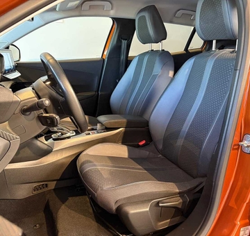 Peugeot E-2008 50 kWh Allure (2021)