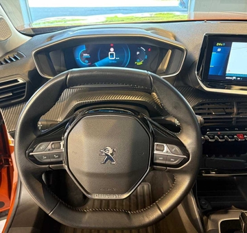 Peugeot E-2008 50 kWh Allure (2021)