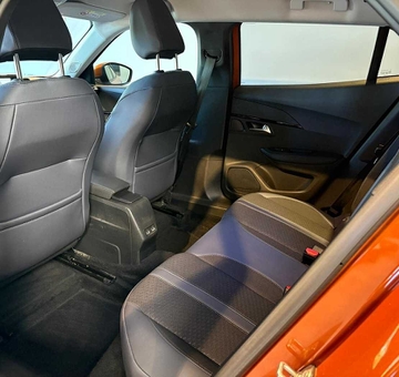Peugeot E-2008 50 kWh Allure (2021)