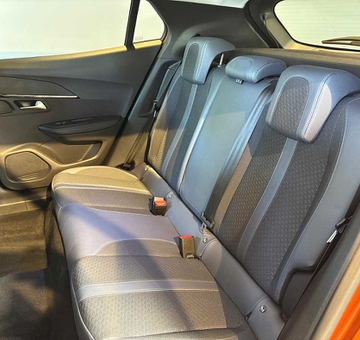 Peugeot E-2008 50 kWh Allure (2021)
