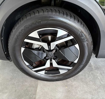 Peugeot 2008 1.2 Turbo Allure *CAM V+A* (2024)