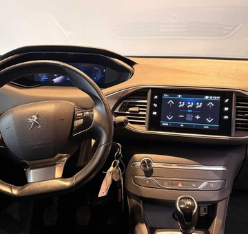 Peugeot 308 SW 1.2 Style PARKSENS+CAM (2021)