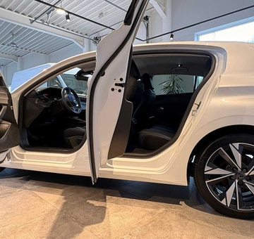 Peugeot 308 Allure 130 PK *CAM + SENSOREN V+A* (2022)