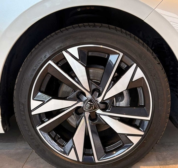 Peugeot 308 Allure 130 PK *CAM + SENSOREN V+A* (2022)