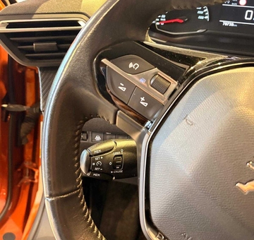 Peugeot 2008 ACTIVE PACK 1.2 *PARK ASSISTENT, TREKHAAK* (2022)