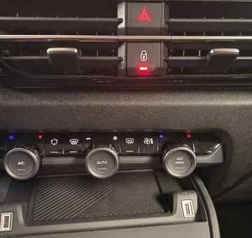 Citroen C4 X 1.2 PLUS PARKSENS + CAM 4 DEUREN (2024)