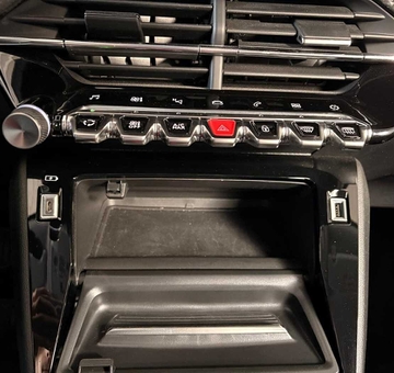 Peugeot 2008 ALLURE 100 PK *GPS,PARK ASS + CAMERA, TREKHAAK* (2020)