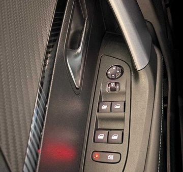 Peugeot 2008 ALLURE 100 PK *GPS,PARK ASS + CAMERA, TREKHAAK* (2020)