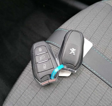 Peugeot 208 1.2i PureTech Allure Met GPS & Cam A