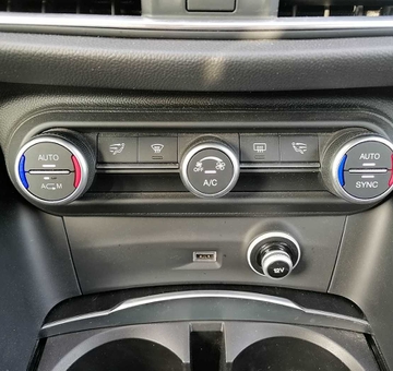 Alfa Romeo Stelvio 2.0 T AWD Super (2018)