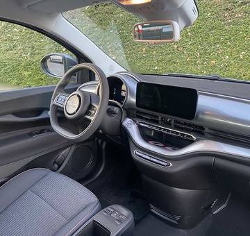 Fiat 500e 42 kWh Icon, GPS + Carplay + Sensor achter