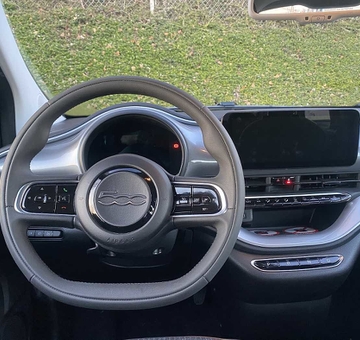 Fiat 500e 42 kWh Icon, GPS + Carplay + Sensor achter