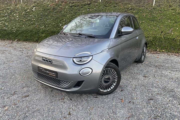 Fiat 500e 42 kWh Icon, GPS + Carplay + Sensor achter