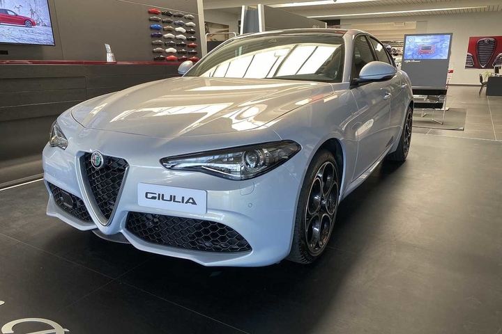 Alfa Romeo Giulia 2.0 T AWD TI Met Pano dak, Full Option (2023)
