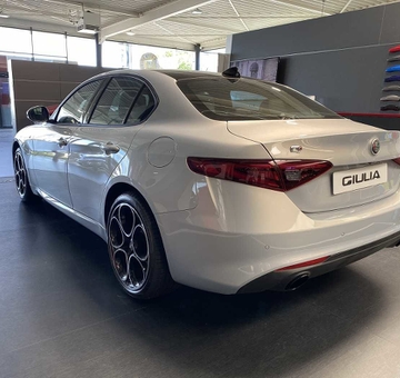 Alfa Romeo Giulia 2.0 T AWD TI Met Pano dak, Full Option (2023)