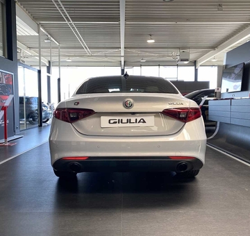 Alfa Romeo Giulia 2.0 T AWD TI Met Pano dak, Full Option (2023)