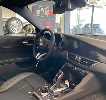 Alfa Romeo Giulia 2.0 T AWD TI Met Pano dak, Full Option (2023)