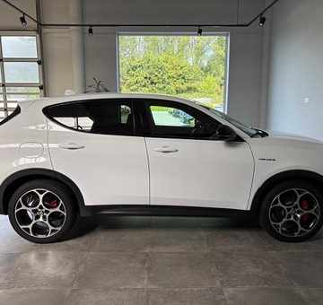 Alfa Romeo Tonale 1.5 MHEV, Veloce Meerdere kleuren beschikbaar! (2023)