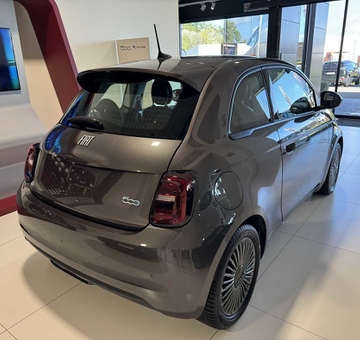 Fiat 500e 42 kWh Icon met Zetelverwarming + Carplay (2021)