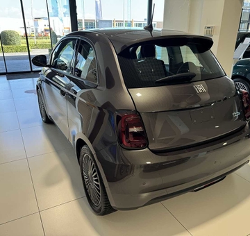 Fiat 500e 42 kWh Icon met Zetelverwarming + Carplay (2021)
