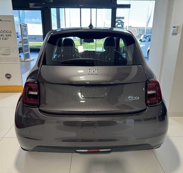 Fiat 500e 42 kWh Icon met Zetelverwarming + Carplay (2021)