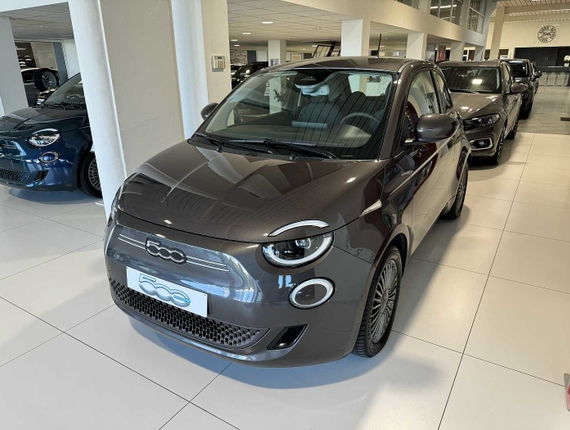 Fiat 500e 42 kWh Icon met Zetelverwarming + Carplay (2021)