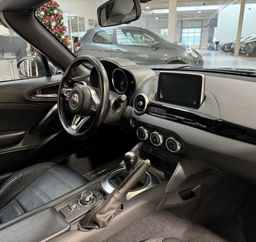 Fiat 124 Spider 1.4 MultiAir Lusso Met Gps + Leder (2018)